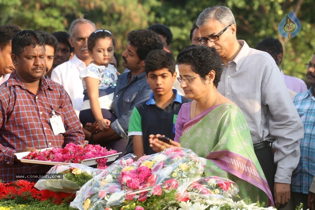 Nandamuri Family at NTR Ghat - 29 / 131 photos