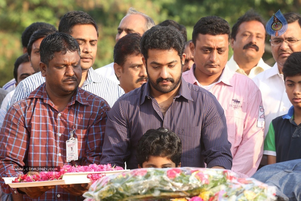 Nandamuri Family at NTR Ghat - 30 / 131 photos