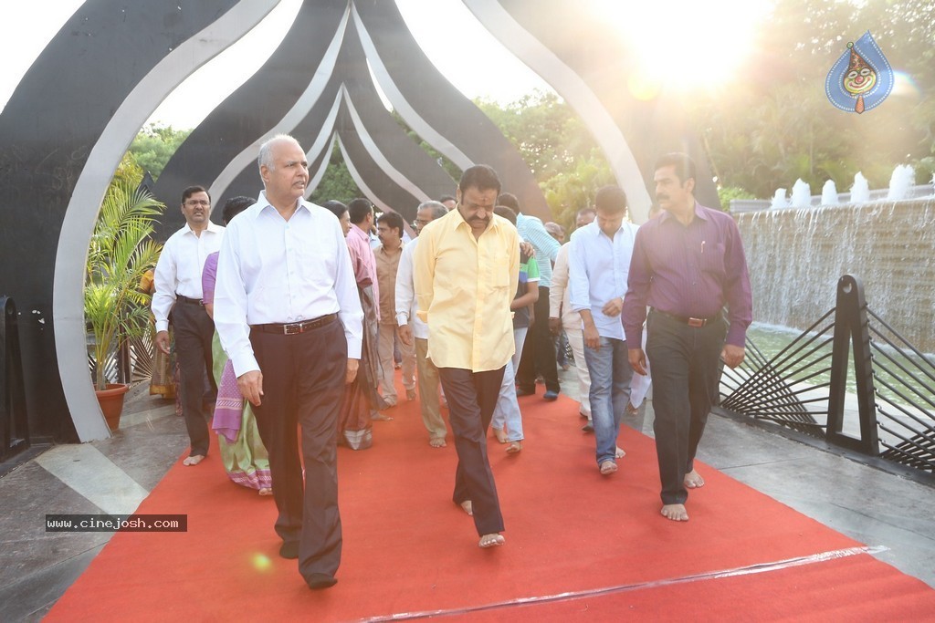 Nandamuri Family at NTR Ghat - 33 / 131 photos
