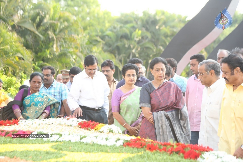 Nandamuri Family at NTR Ghat - 35 / 131 photos