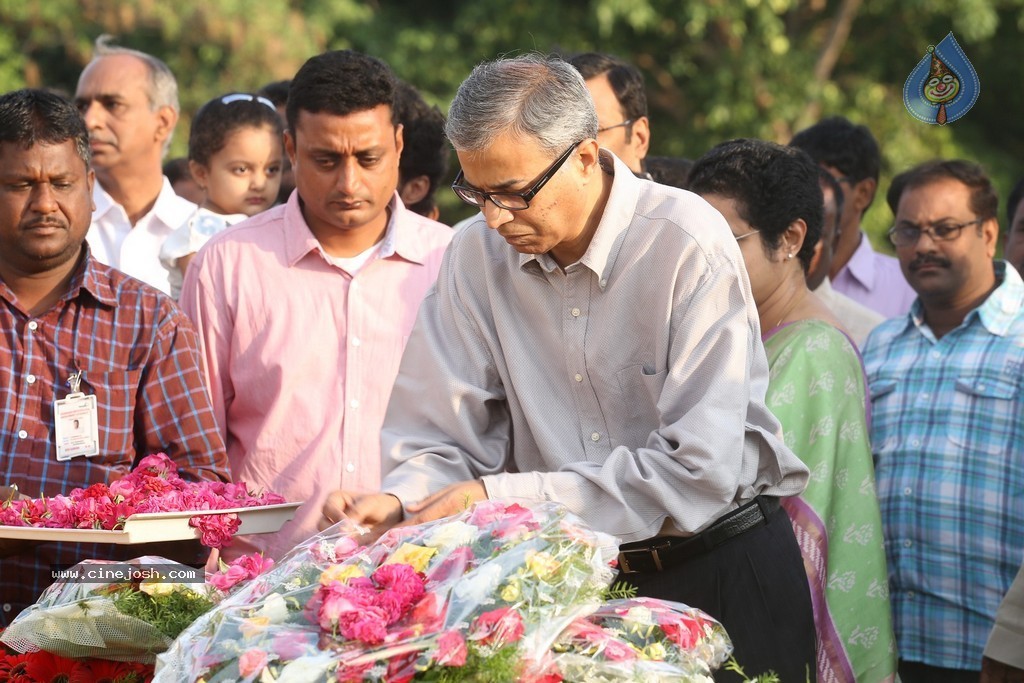 Nandamuri Family at NTR Ghat - 38 / 131 photos