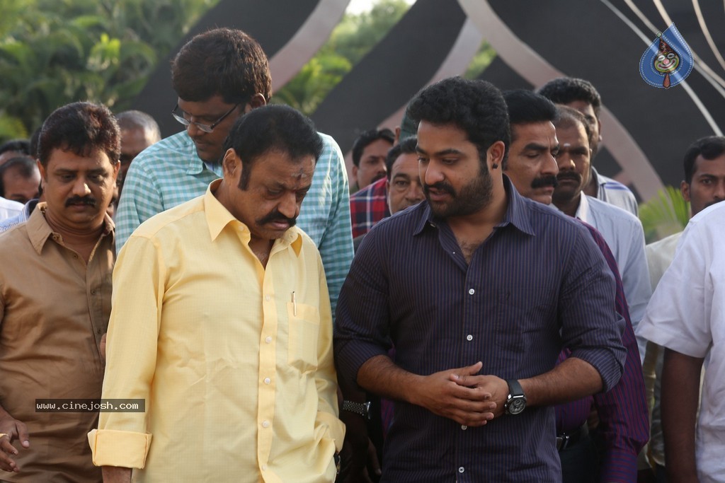 Nandamuri Family at NTR Ghat - 56 / 131 photos