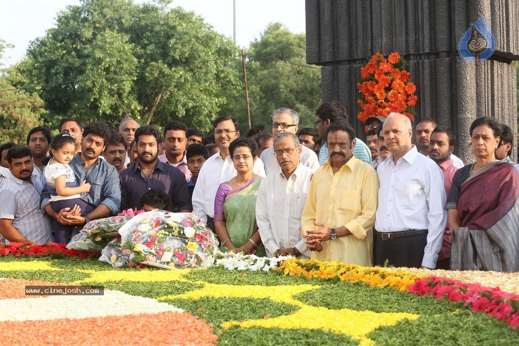 Nandamuri Family at NTR Ghat - 70 / 131 photos