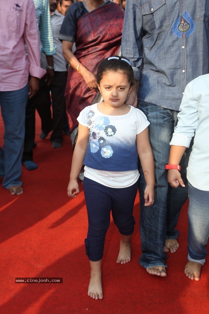 Nandamuri Family at NTR Ghat - 72 / 131 photos