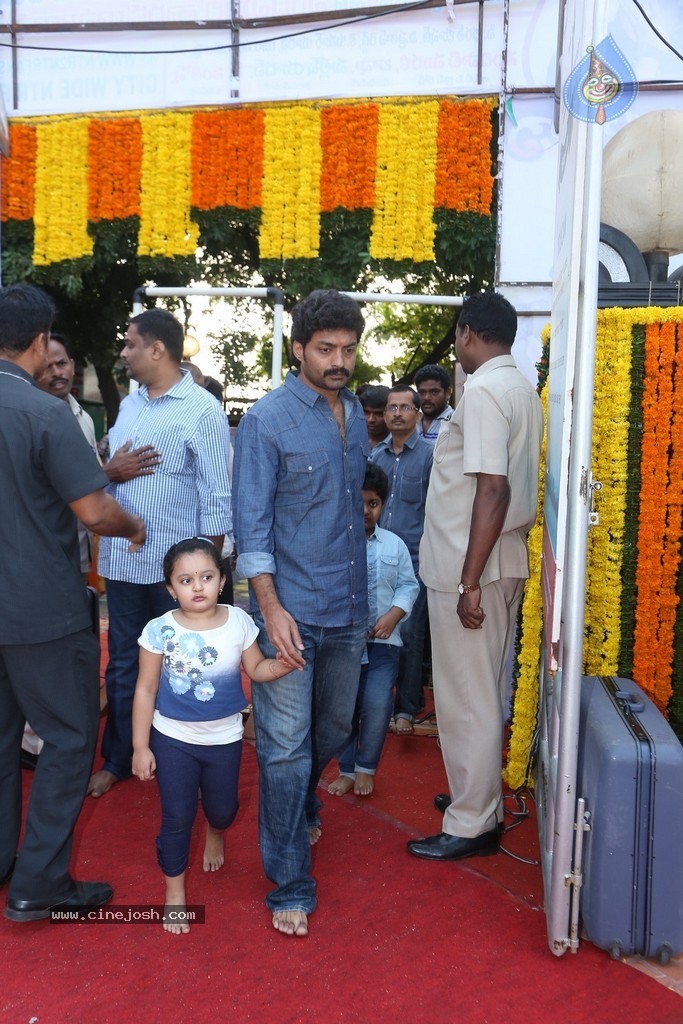 Nandamuri Family at NTR Ghat - 75 / 131 photos