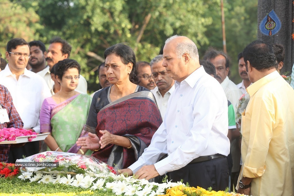 Nandamuri Family at NTR Ghat - 81 / 131 photos