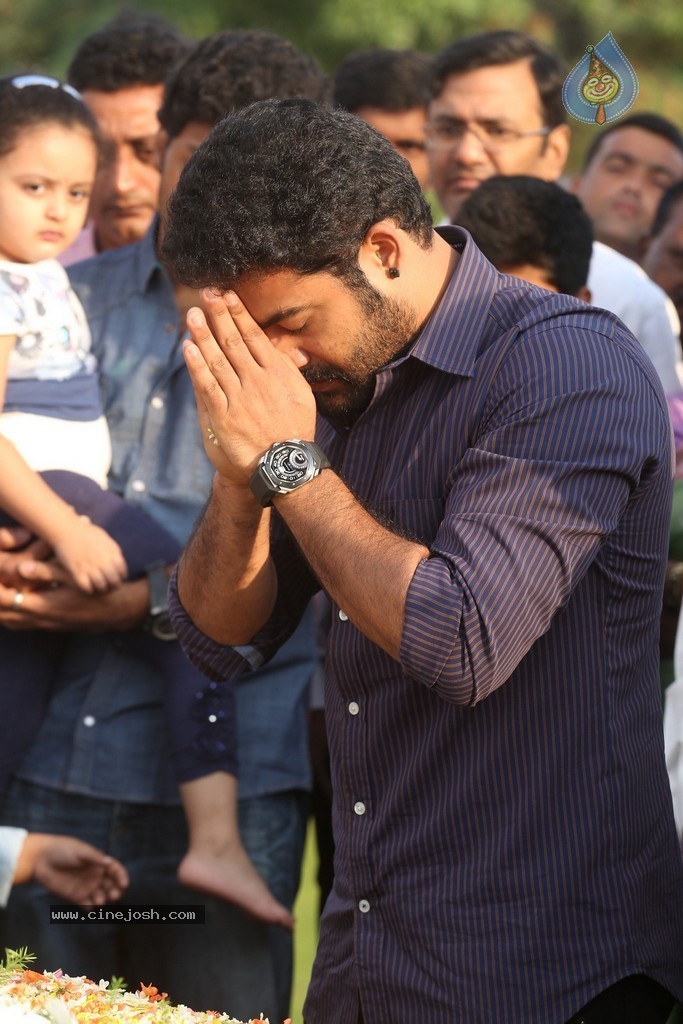 Nandamuri Family at NTR Ghat - 84 / 131 photos