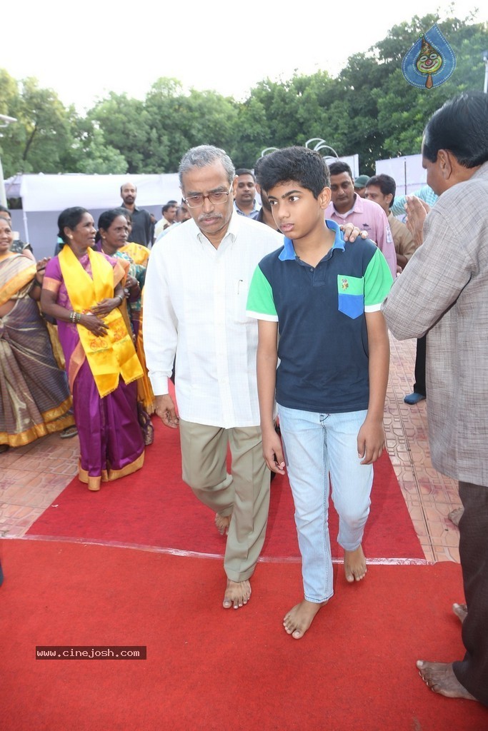 Nandamuri Family at NTR Ghat - 89 / 131 photos