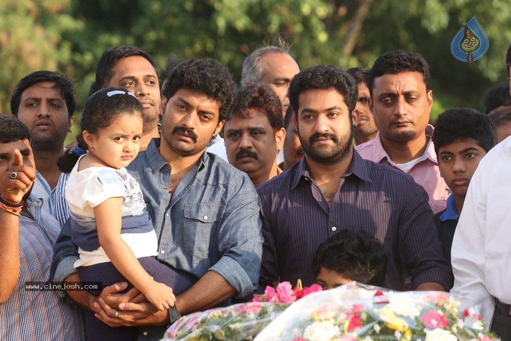 Nandamuri Family at NTR Ghat - 94 / 131 photos