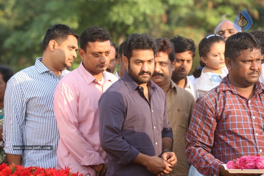 Nandamuri Family at NTR Ghat - 96 / 131 photos