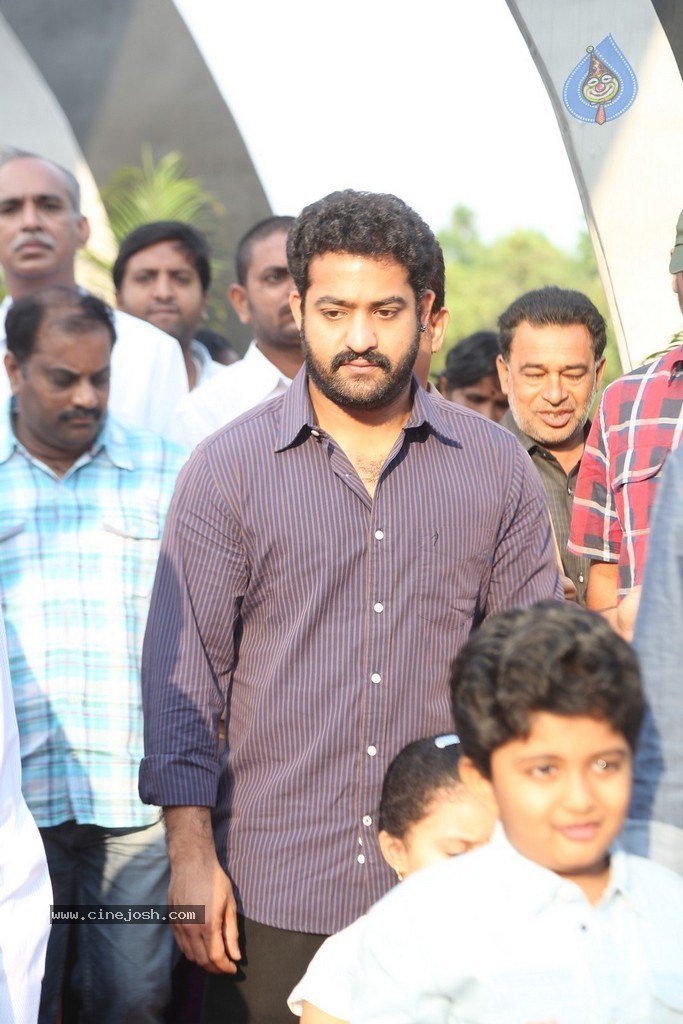 Nandamuri Family at NTR Ghat - 97 / 131 photos