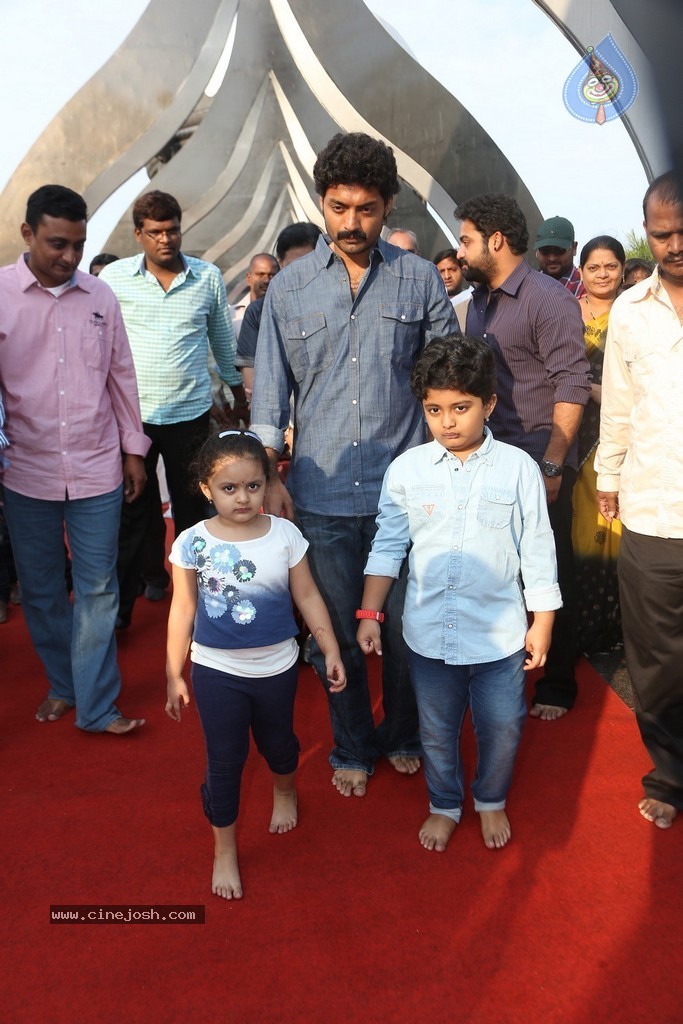 Nandamuri Family at NTR Ghat - 98 / 131 photos