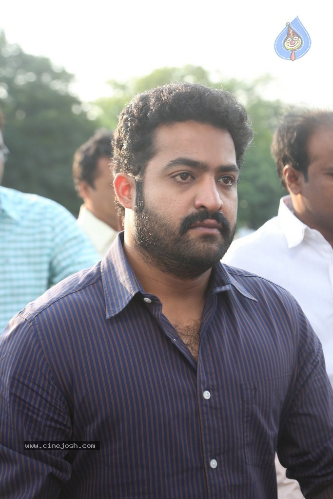 Nandamuri Family at NTR Ghat - 100 / 131 photos