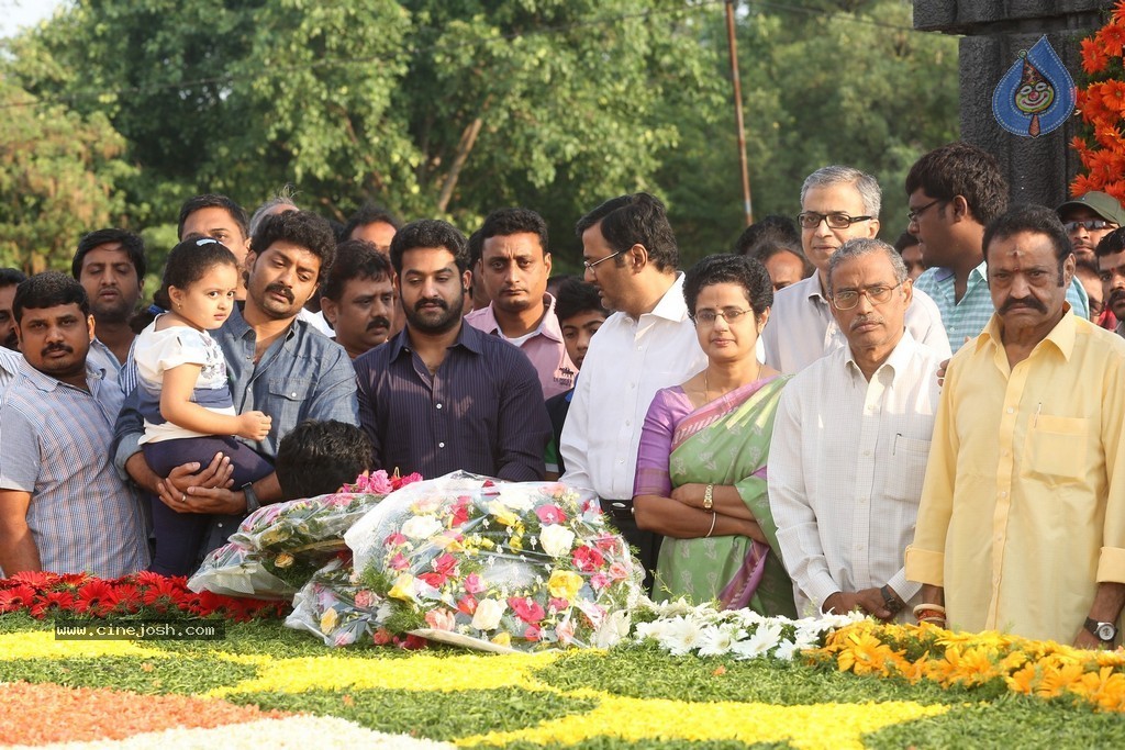 Nandamuri Family at NTR Ghat - 105 / 131 photos