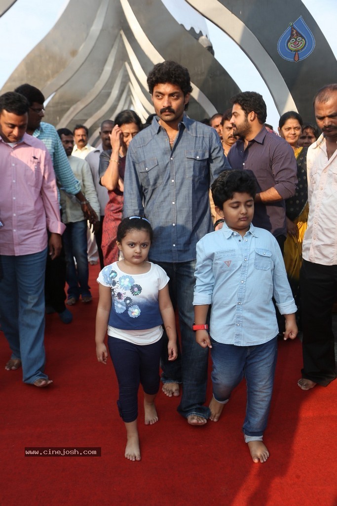 Nandamuri Family at NTR Ghat - 106 / 131 photos