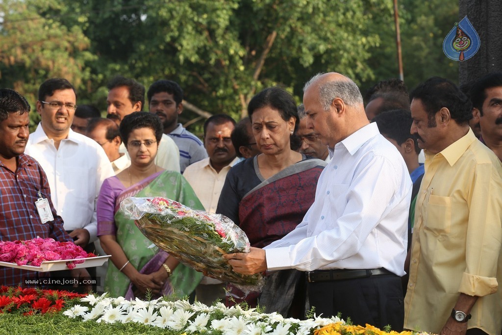 Nandamuri Family at NTR Ghat - 107 / 131 photos