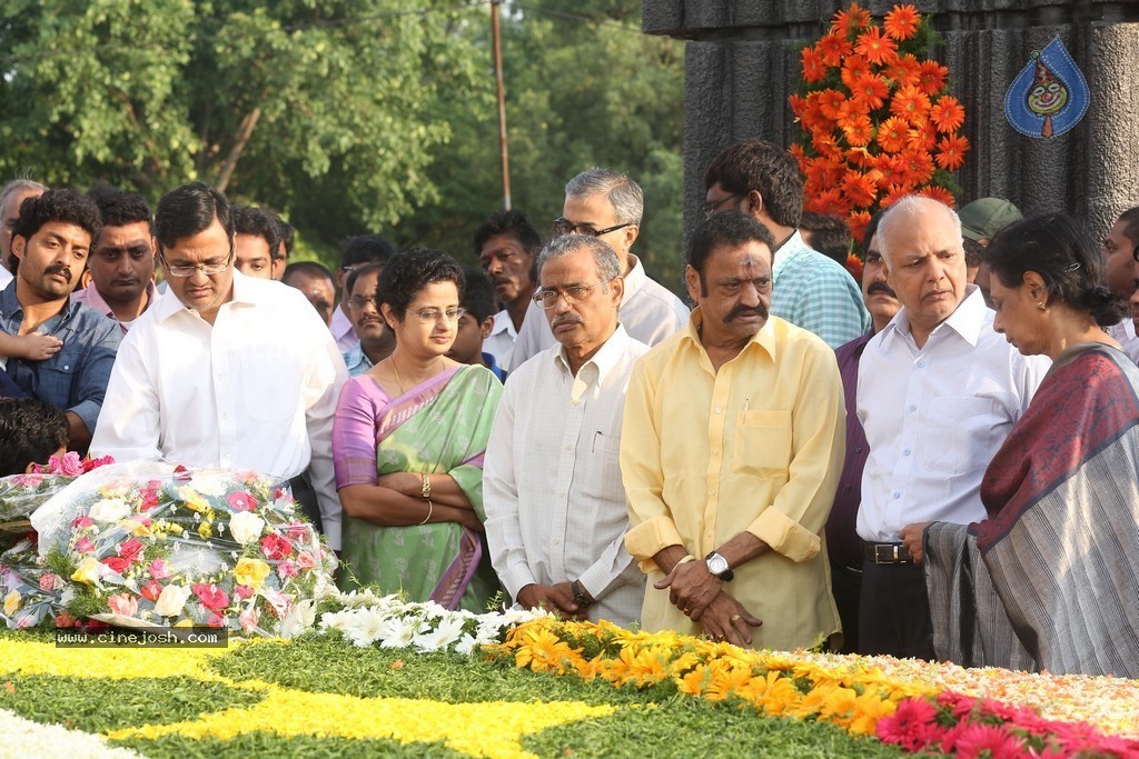 Nandamuri Family at NTR Ghat - 109 / 131 photos