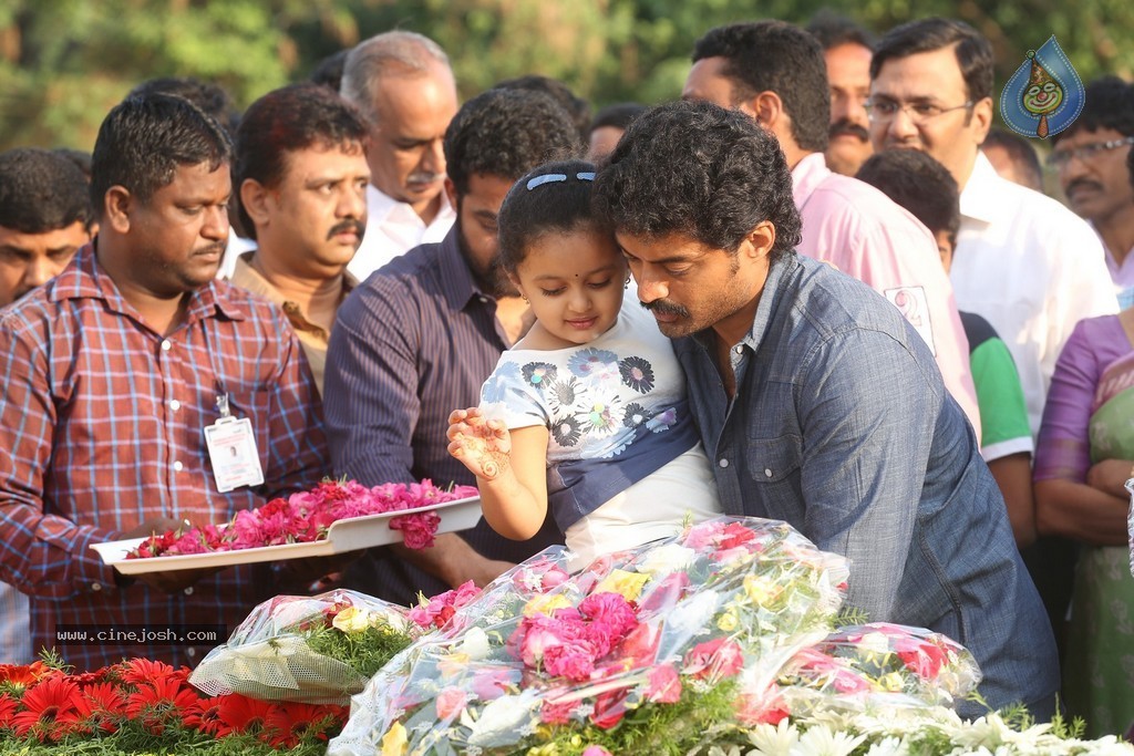 Nandamuri Family at NTR Ghat - 110 / 131 photos