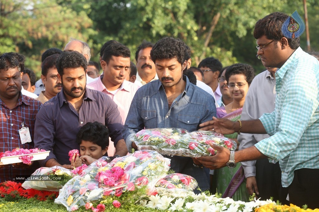 Nandamuri Family at NTR Ghat - 111 / 131 photos