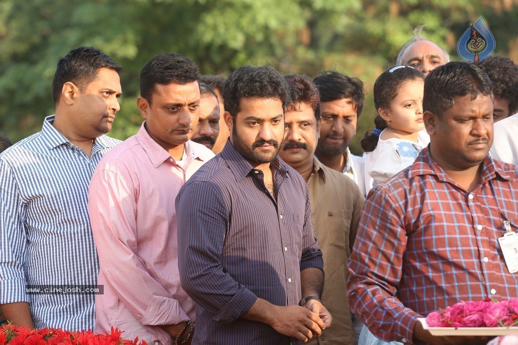 Nandamuri Family at NTR Ghat - 113 / 131 photos