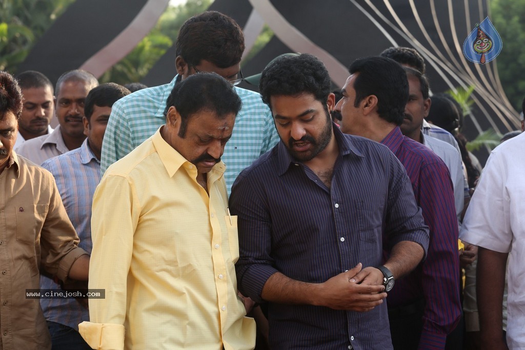 Nandamuri Family at NTR Ghat - 115 / 131 photos