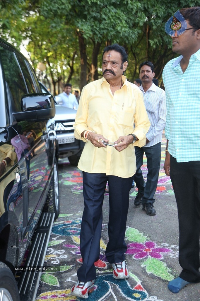 Nandamuri Family at NTR Ghat - 116 / 131 photos