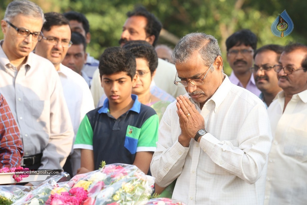 Nandamuri Family at NTR Ghat - 119 / 131 photos