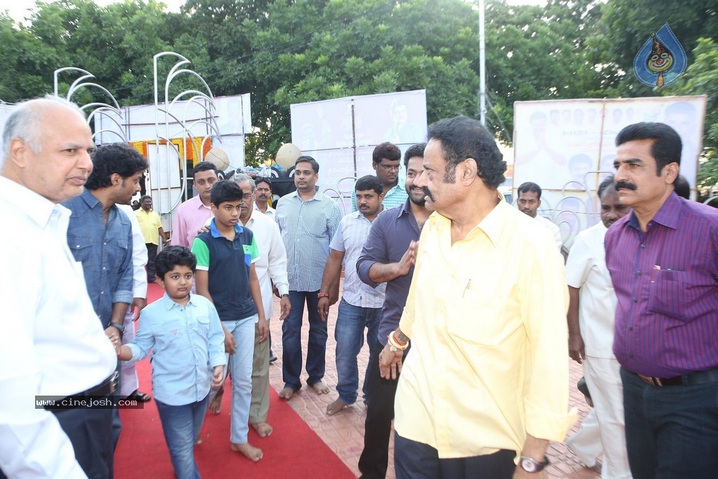 Nandamuri Family at NTR Ghat - 125 / 131 photos