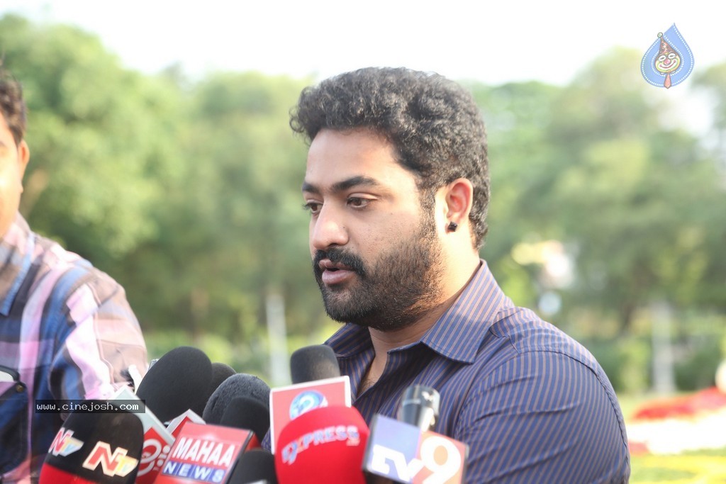 Nandamuri Family at NTR Ghat - 127 / 131 photos