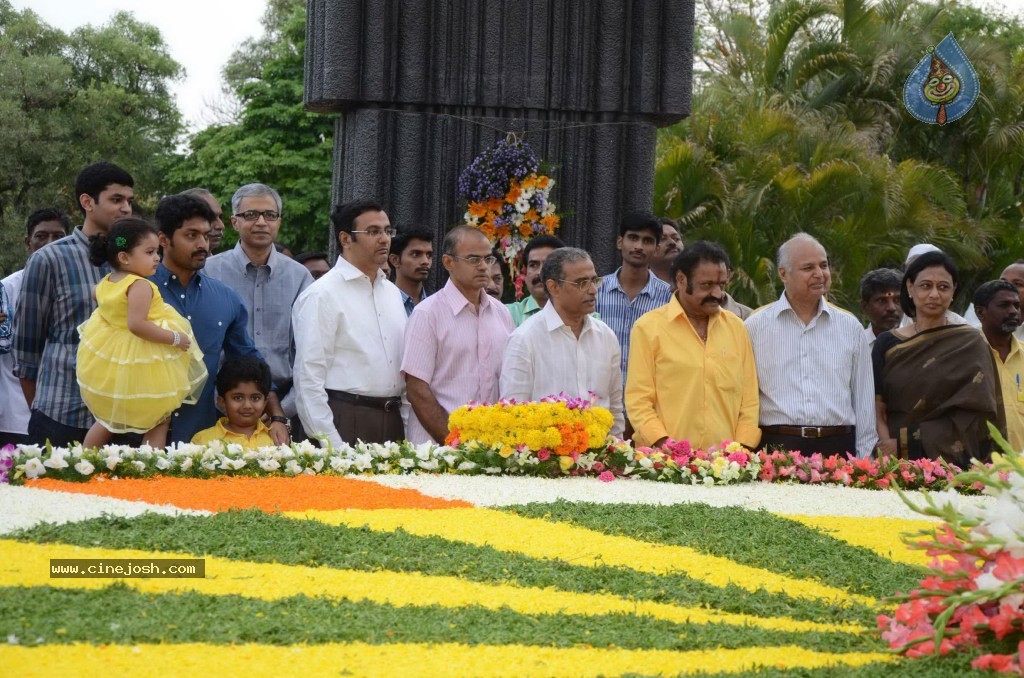 Nandamuri Family at NTR Ghat - 7 / 141 photos