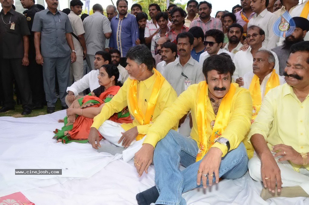 Nandamuri Family at NTR Ghat - 14 / 141 photos