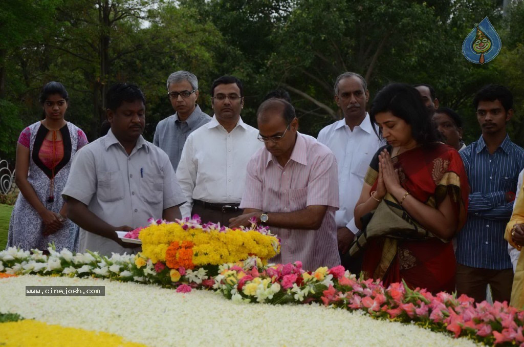 Nandamuri Family at NTR Ghat - 18 / 141 photos