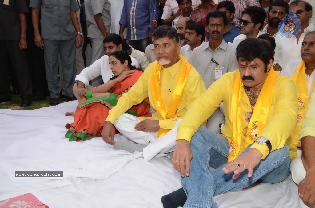 Nandamuri Family at NTR Ghat - 23 / 141 photos