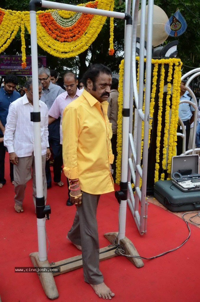 Nandamuri Family at NTR Ghat - 29 / 141 photos