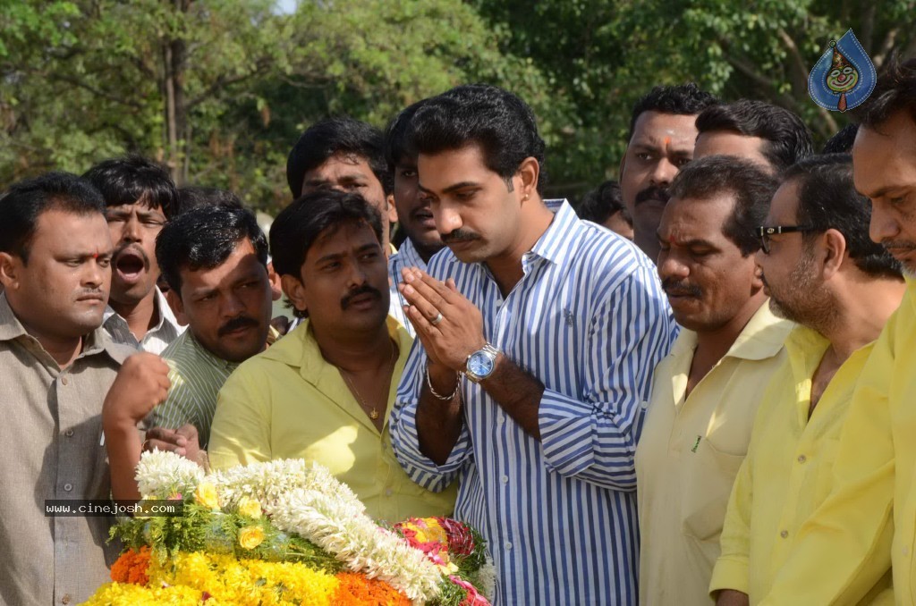 Nandamuri Family at NTR Ghat - 47 / 141 photos