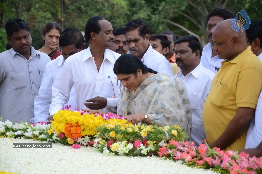 Nandamuri Family at NTR Ghat - 48 / 141 photos