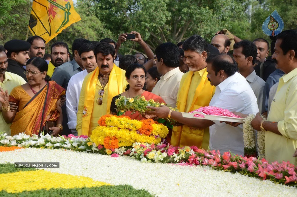 Nandamuri Family at NTR Ghat - 55 / 141 photos