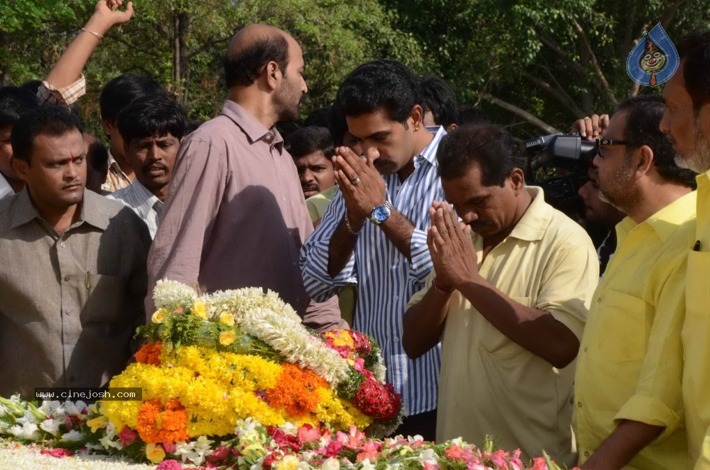 Nandamuri Family at NTR Ghat - 63 / 141 photos