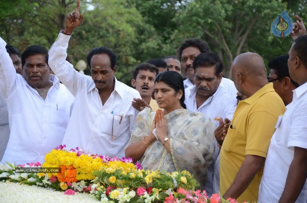 Nandamuri Family at NTR Ghat - 78 / 141 photos
