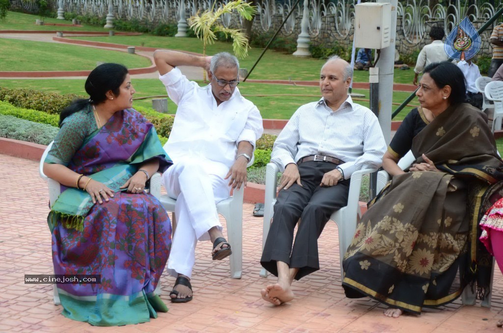 Nandamuri Family at NTR Ghat - 87 / 141 photos