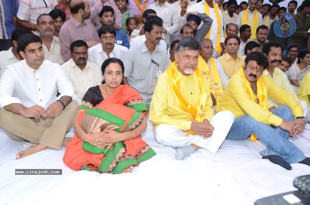 Nandamuri Family at NTR Ghat - 95 / 141 photos