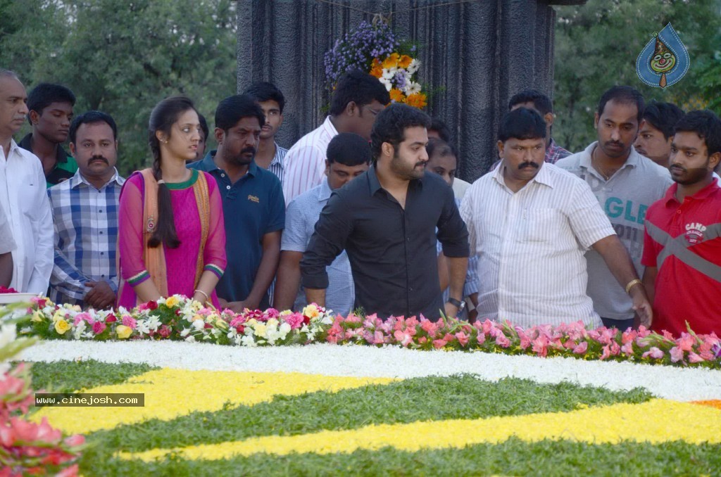 Nandamuri Family at NTR Ghat - 97 / 141 photos