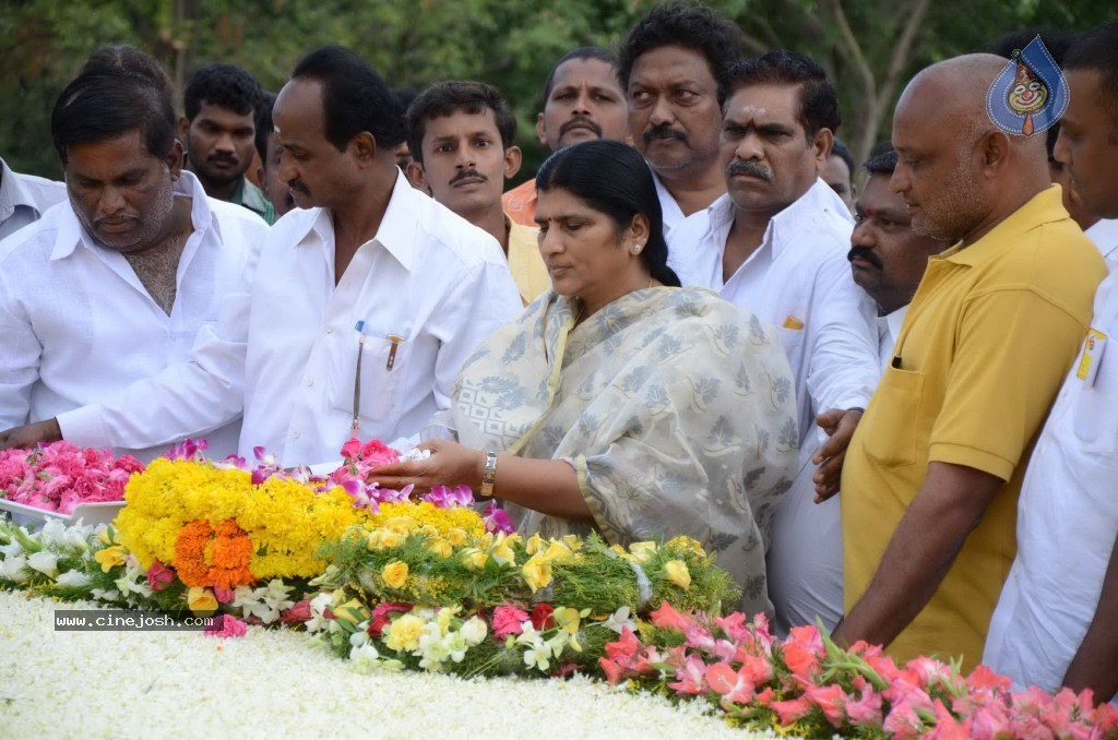Nandamuri Family at NTR Ghat - 98 / 141 photos