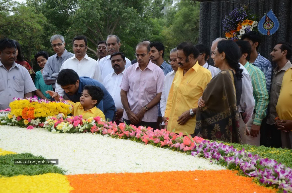 Nandamuri Family at NTR Ghat - 105 / 141 photos