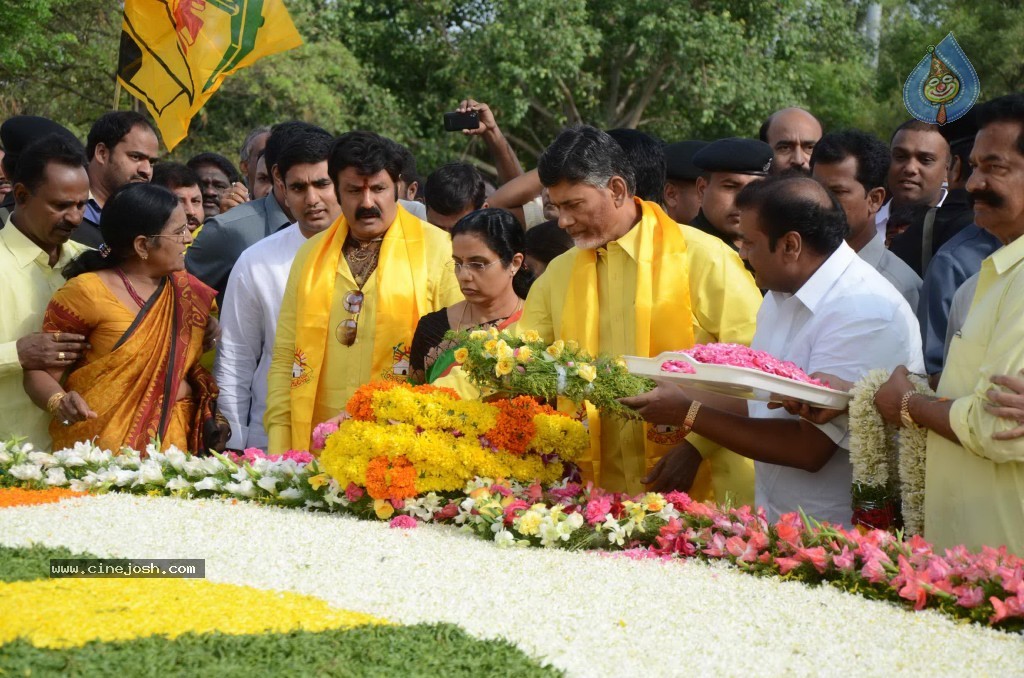 Nandamuri Family at NTR Ghat - 107 / 141 photos