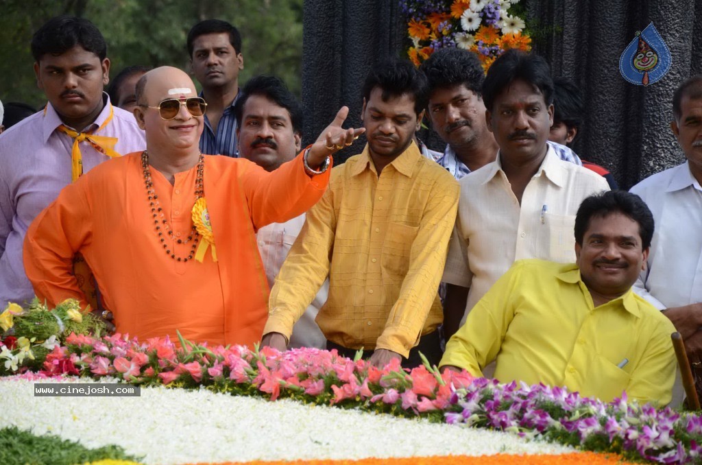 Nandamuri Family at NTR Ghat - 109 / 141 photos