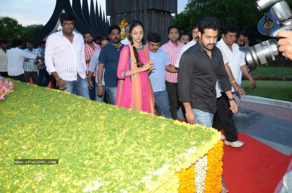 Nandamuri Family at NTR Ghat - 110 / 141 photos