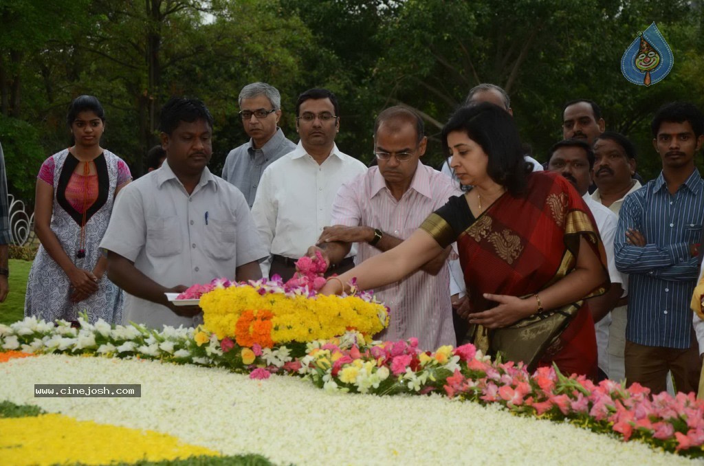 Nandamuri Family at NTR Ghat - 112 / 141 photos