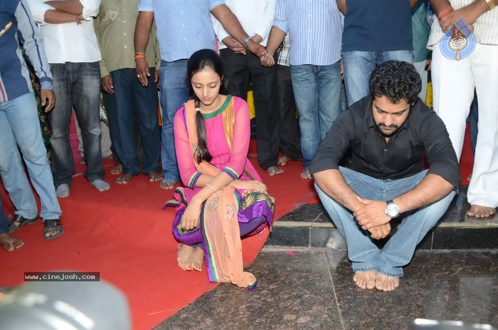 Nandamuri Family at NTR Ghat - 113 / 141 photos