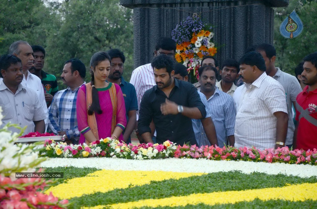 Nandamuri Family at NTR Ghat - 114 / 141 photos